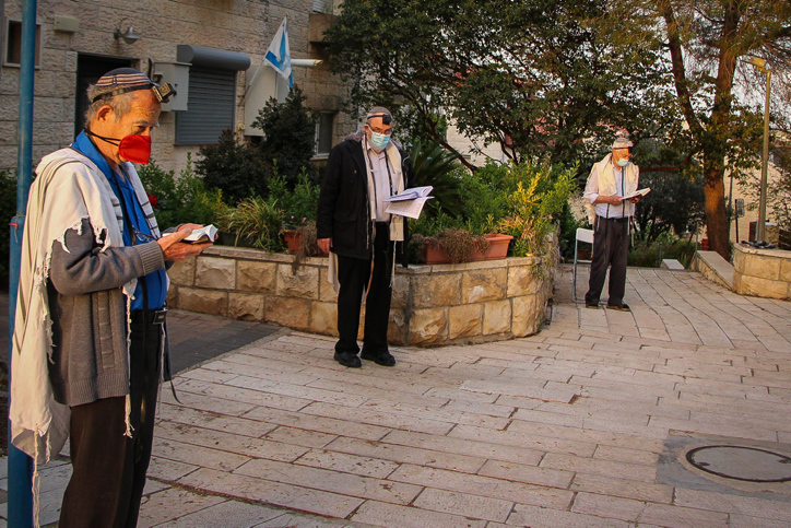 אקט מוסרי: אנחנו נדרשים לחזור להתפלל בחוץ