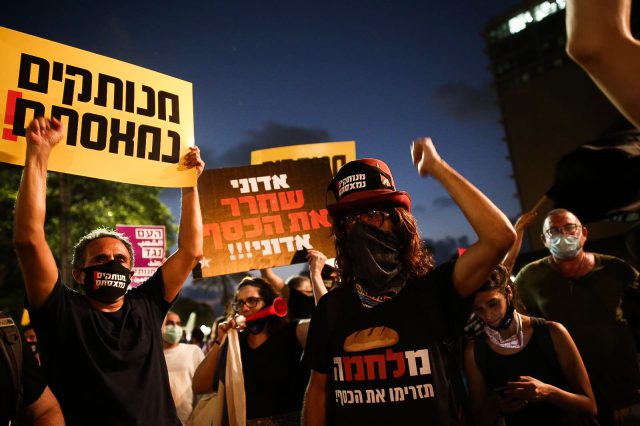"שחררו את הכסף": אלפי עצמאים מפגינים בכיכר רבין