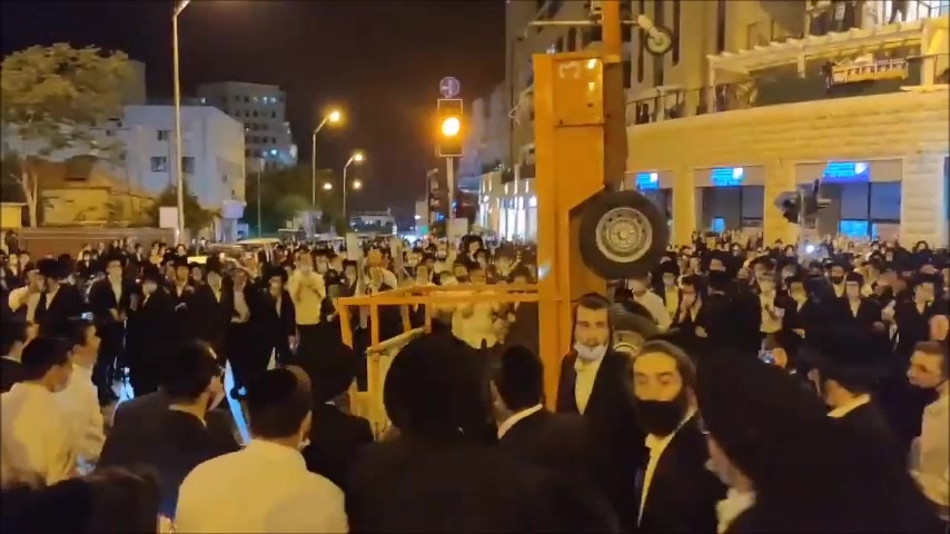 הפגנת החרדים יצאה משליטה, המשטרה מאופקת