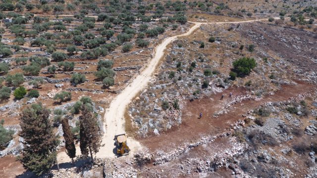 אחת הדרכים שנסללה מכפר א-דיק אל תוך שטח C