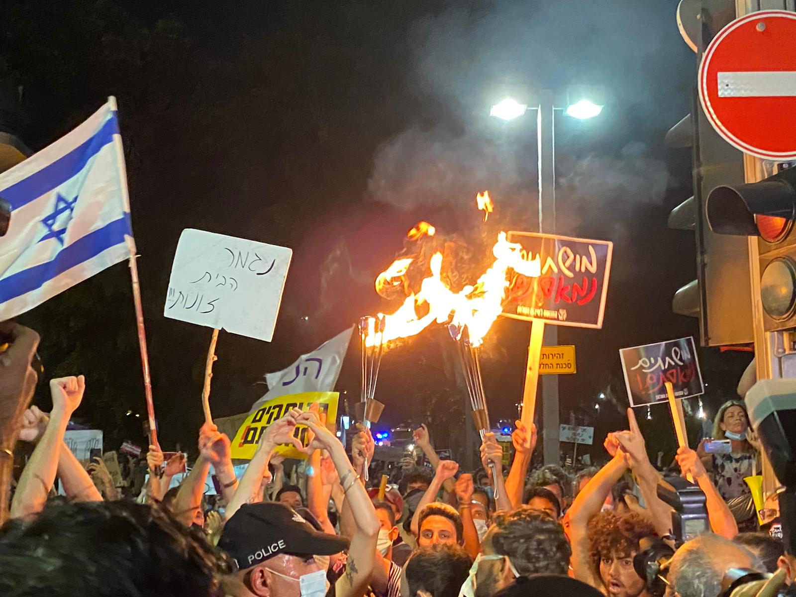 הפגנת השמאל: התיזו גז פלפל כנגד קצין משטרה