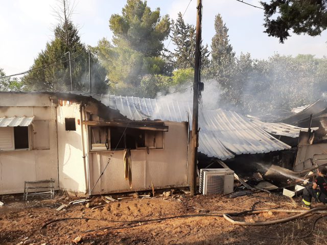 שריפה בשומרון: 3 דירות באבני חפץ עולות באש