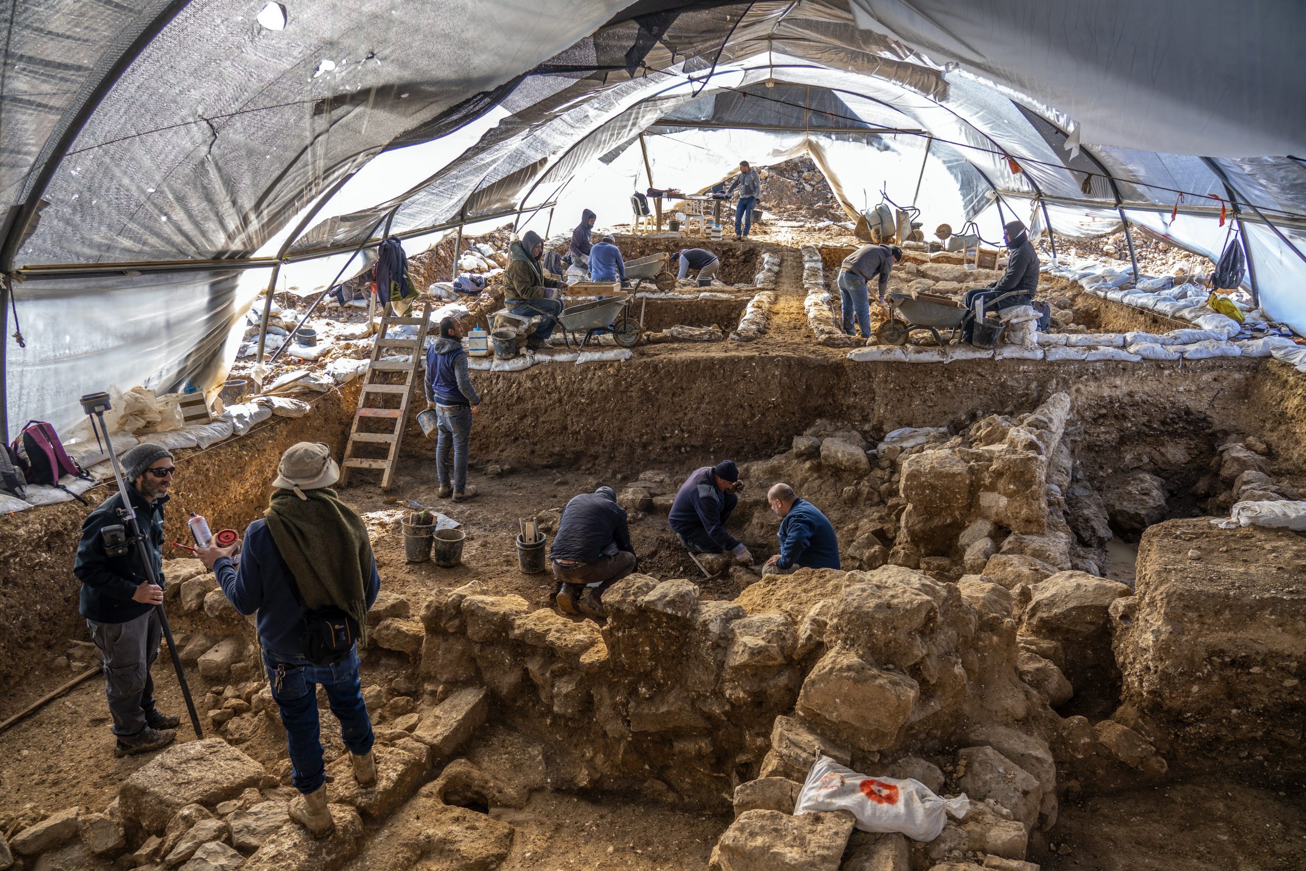 סמוך לשגרירות ארה"ב: 150 חותמות מימי בית ראשון