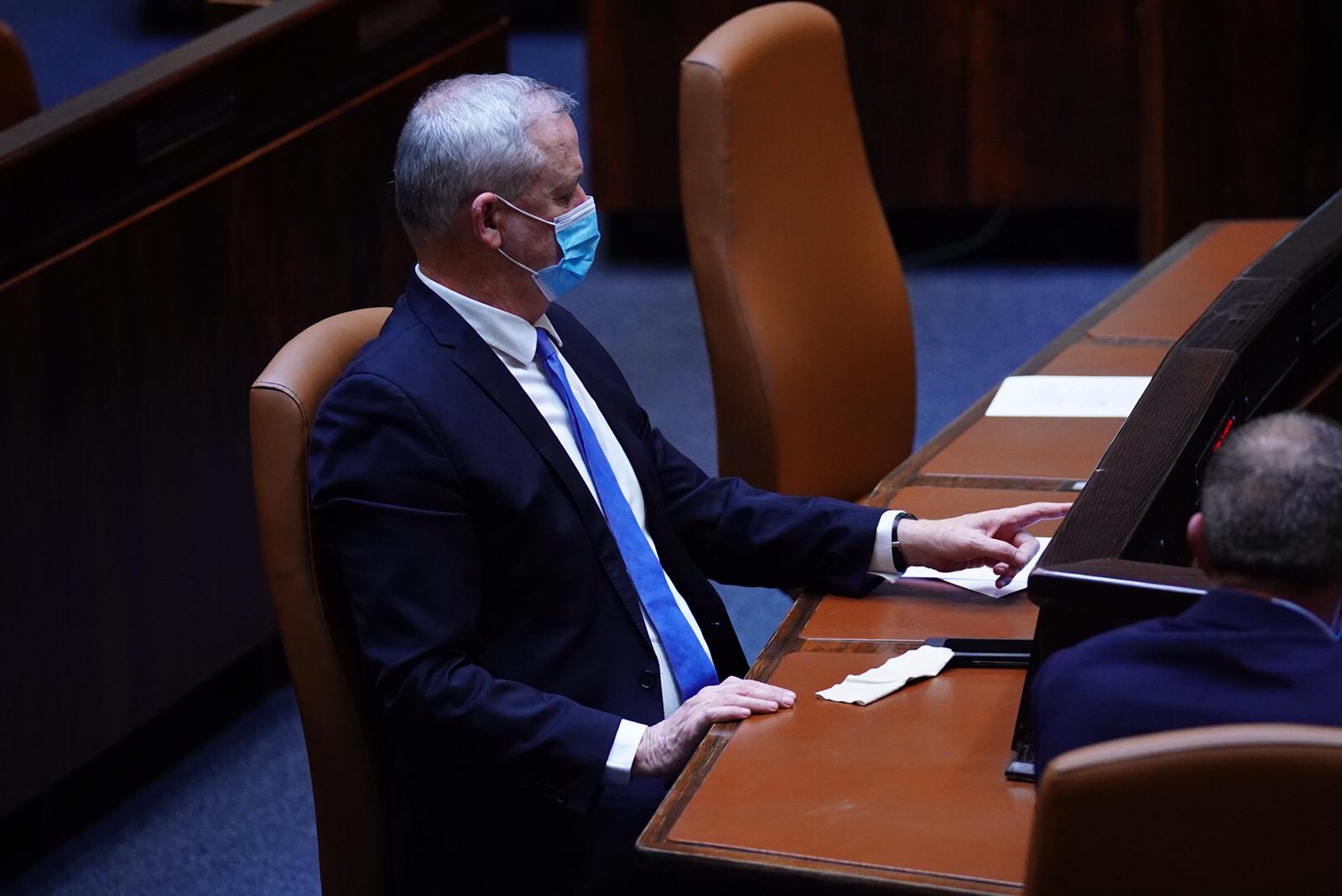 כחול לבן תמכו בחוק האוסר טיפולי המרה בניגוד לקואליציה