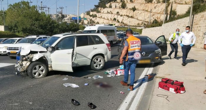 4 פצועים בתאונת דרכים בירושלים, אחד במצב קשה