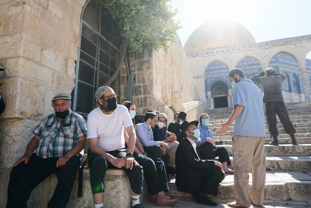 תלמידי הישיבה במערב הר הבית