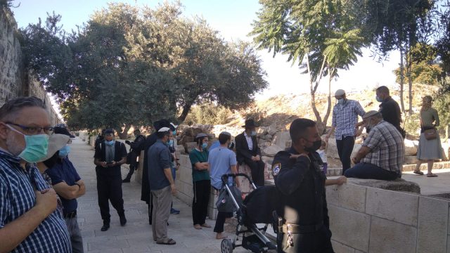 תלמידי הישיבה במזרח הר הבית