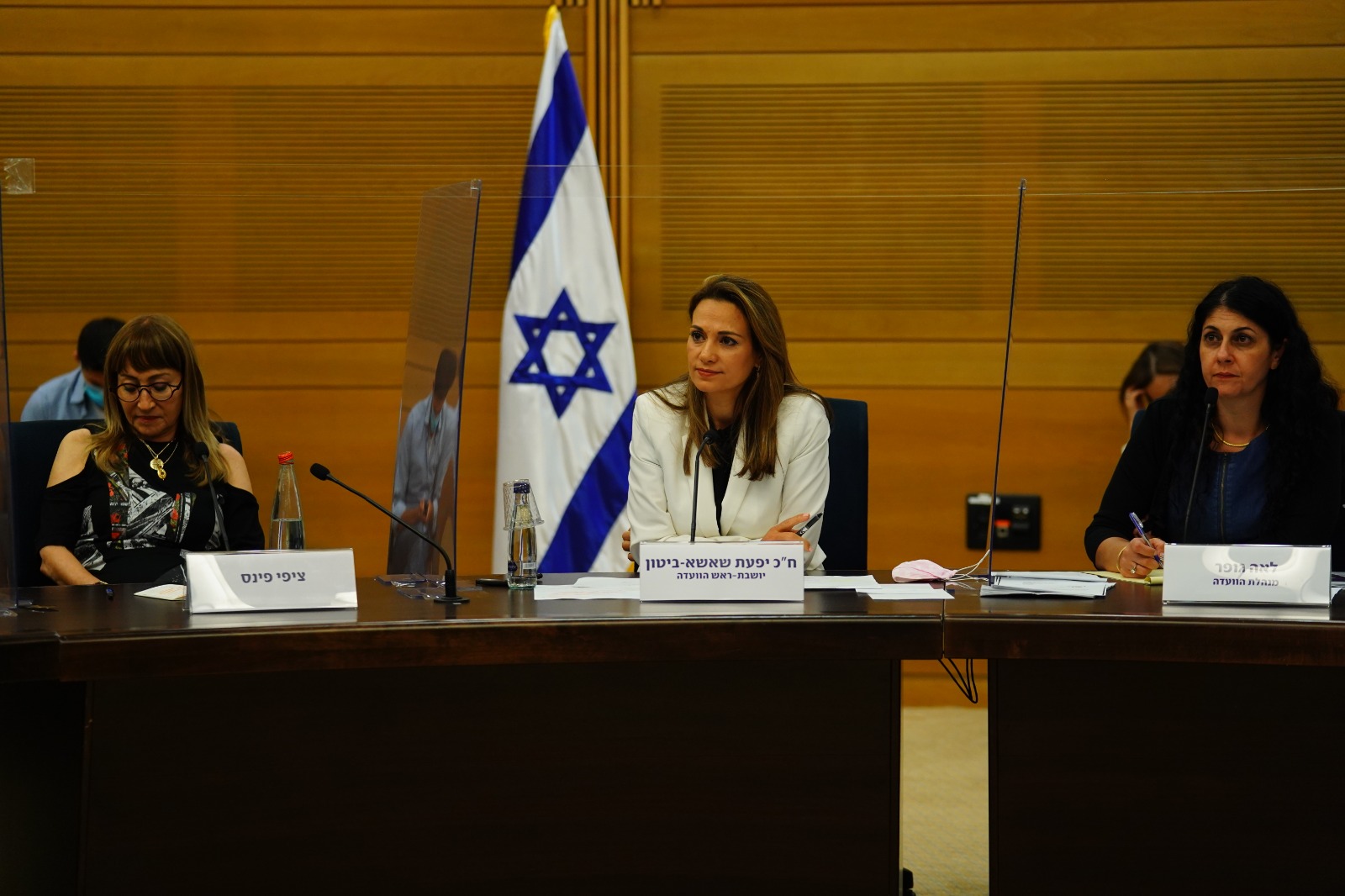 בוועדת הקורונה: למה מופעים כן ובתי כנסת לא?