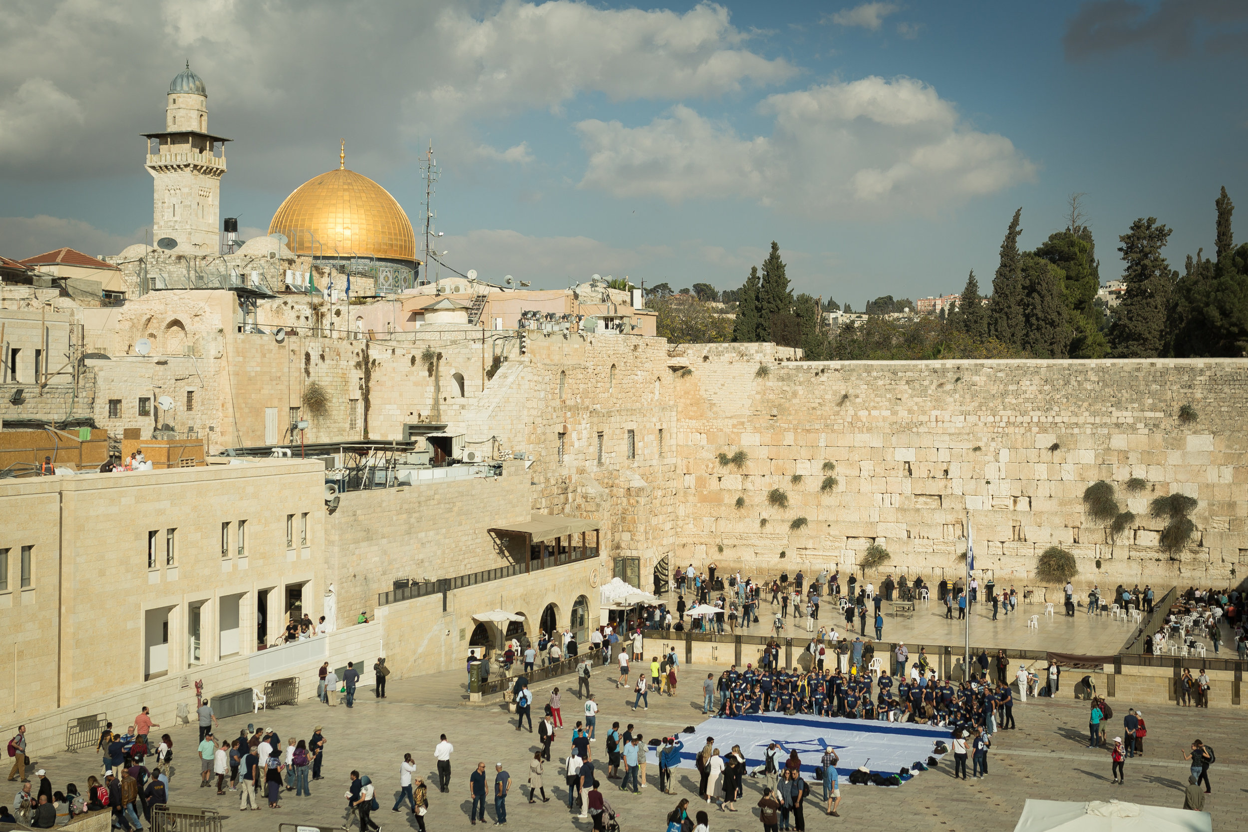 ביום שני: תפילת הודאה בכותל על הגשם והחיסונים