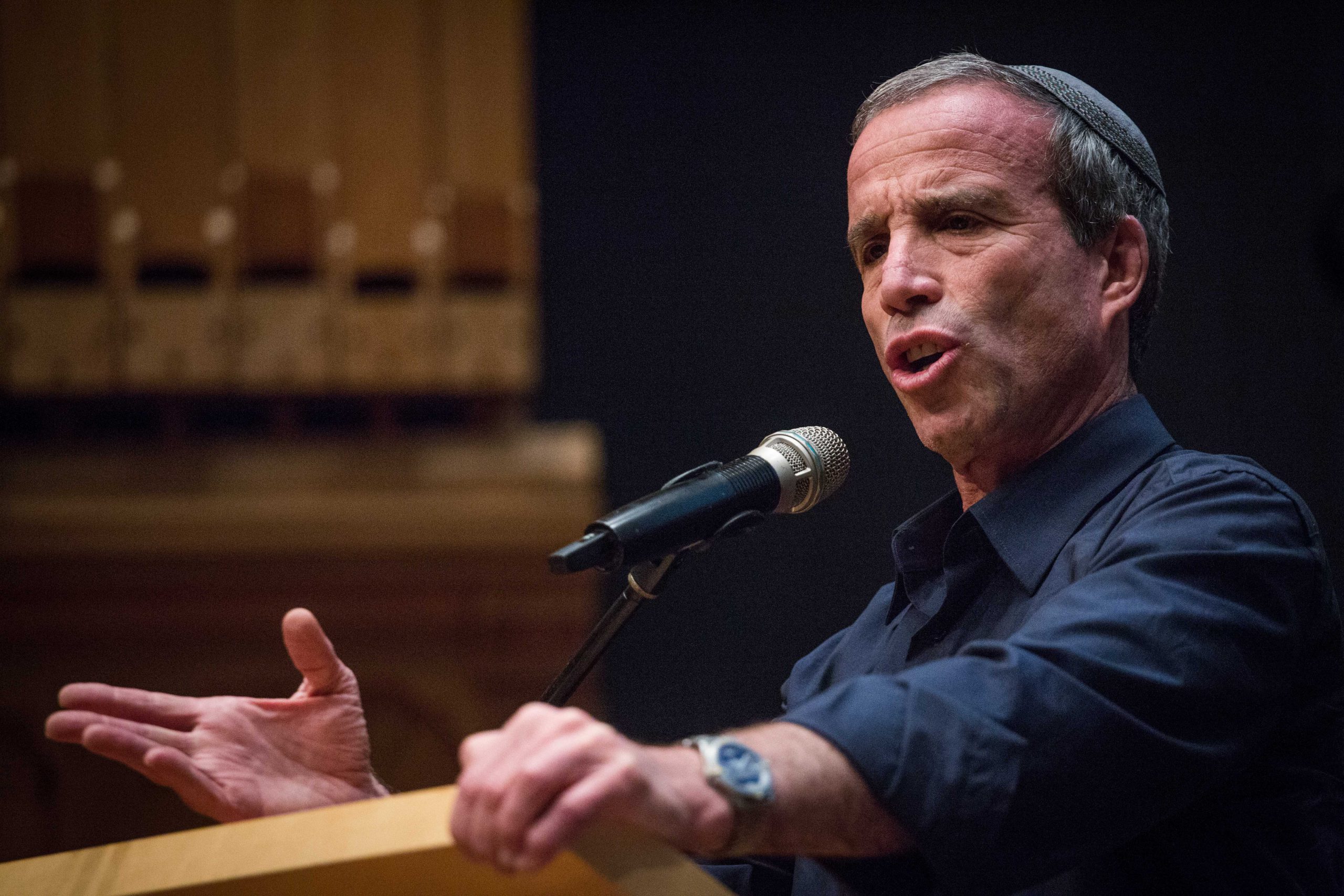אלעזר שטרן: לחקור זיוף חתימת אלוף מכהן בצה"ל