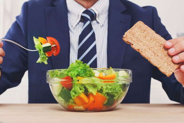 ארוחות קטנות כל כמה שעות הן הסוד לצום קל