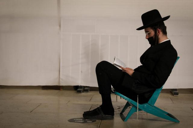 תיעוד: עשרות פרצו את המחסומים בכותל המערבי