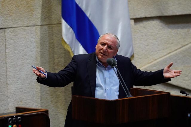 השר אמסלם: יעלון רודף את ראש הממשלה מבוקר ועד לילה