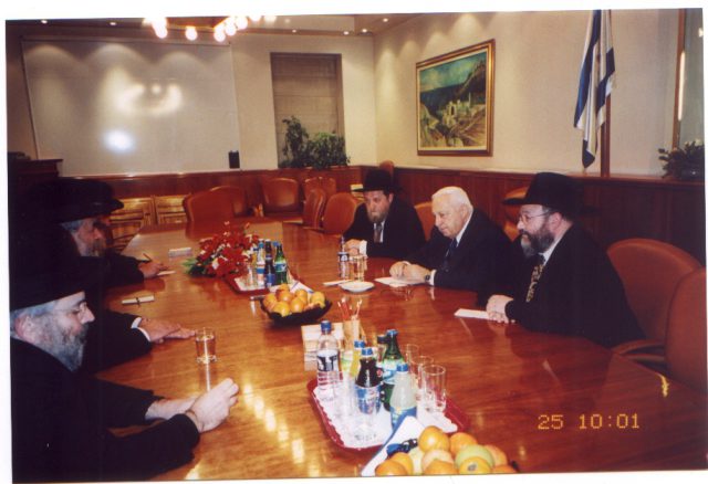 פגישת הרבנים עם אריאל שרון