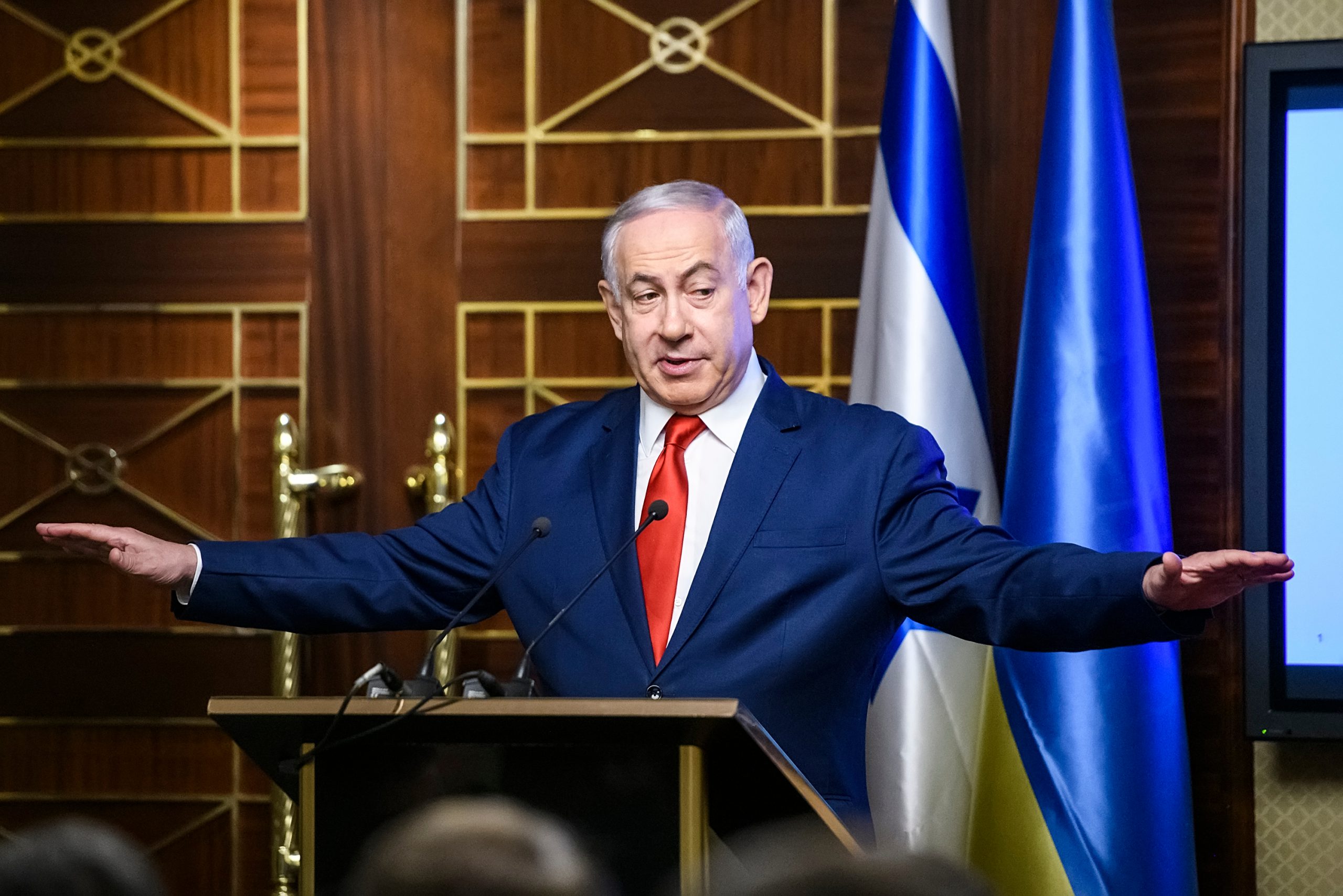 נתניהו לא הוריד את הראש, הפרקליטות החליטה לנקום