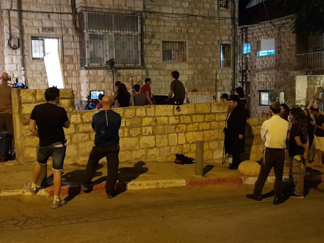 הפגנה וצעקות: מה קרה בצילומים ל'שטיסל'? צפו