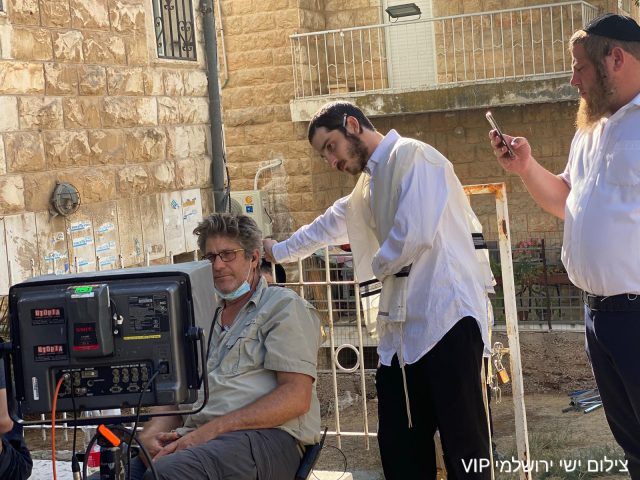 הפגנה וצעקות: מה קרה בצילומים ל'שטיסל'? צפו