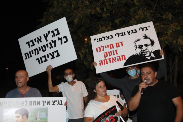 צפו: הפגנה נגד השופט מני מזוז,האבטחה סביבו תוגברה