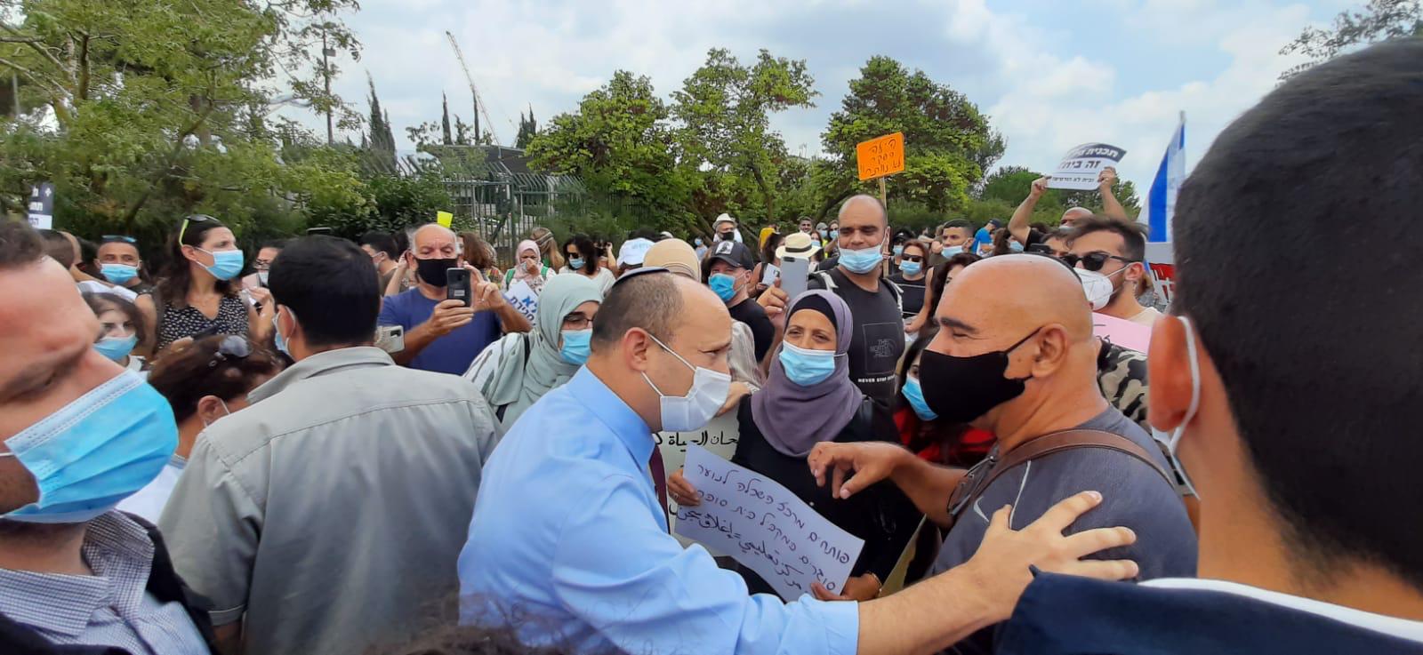 בנט: "אלפי ילדים בסיכון יהיו ברחוב, חייבים פתרון"