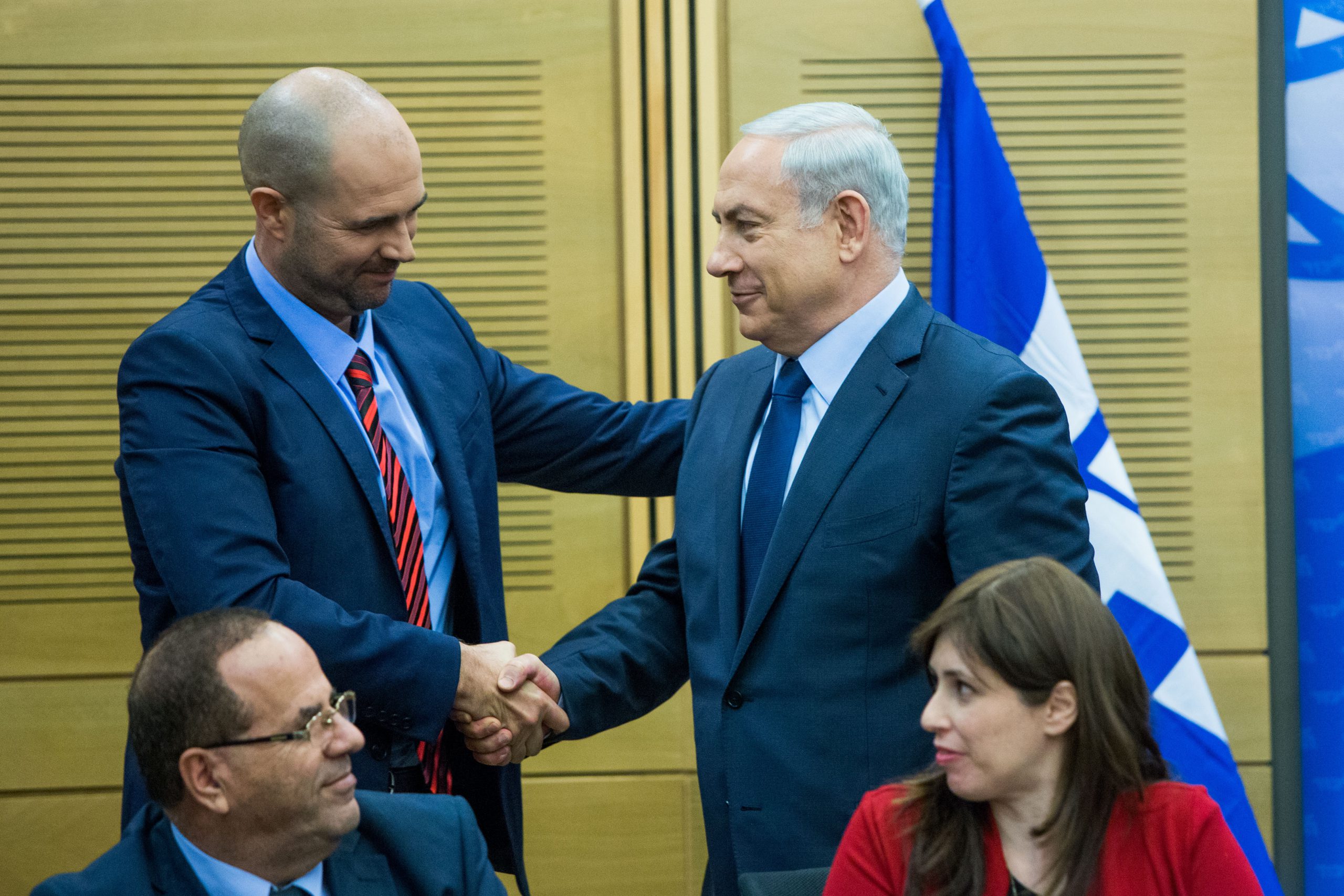 דרישה מבג"ץ: אוחנה שליח נתניהו, לעצור מינוי מפכ"ל