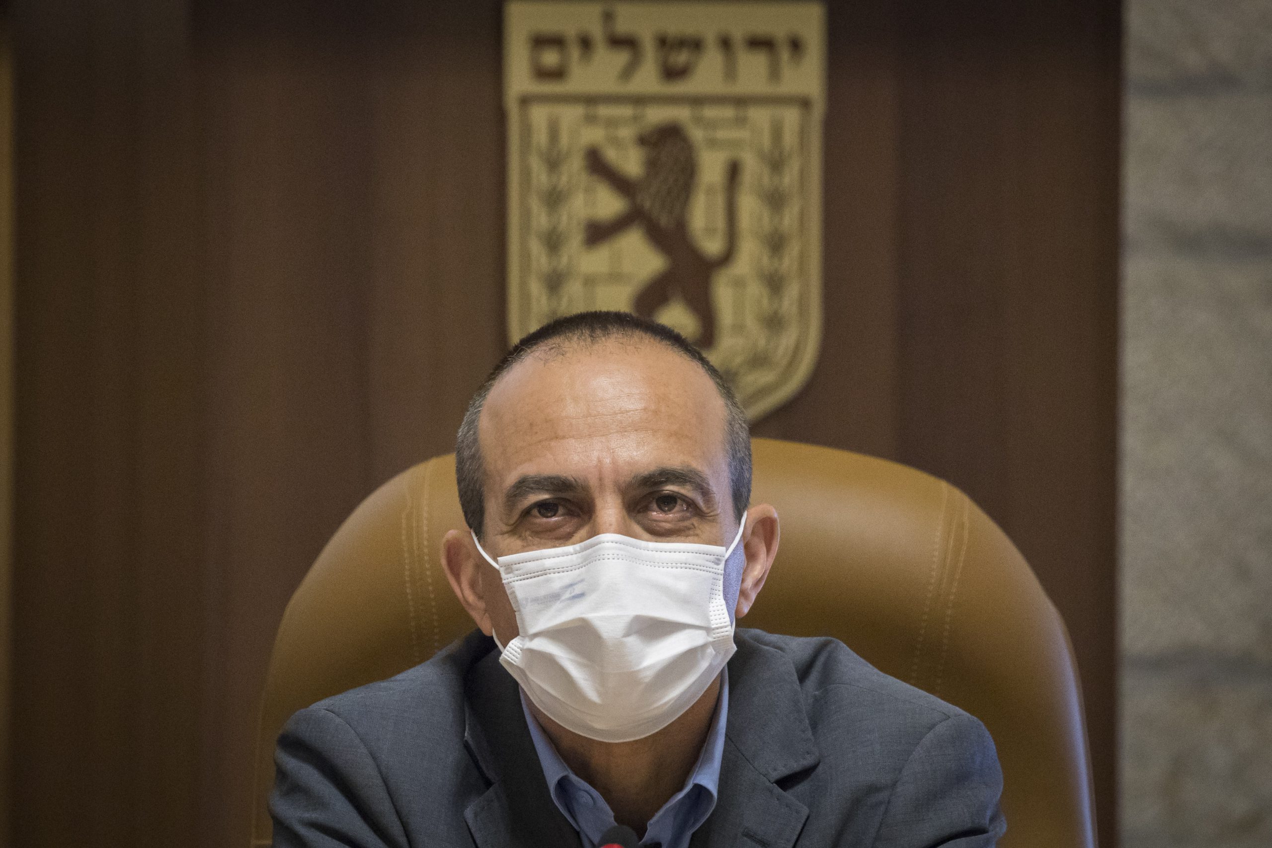 מומחים בצוות של רוני גמזו מאיימים להתפטר