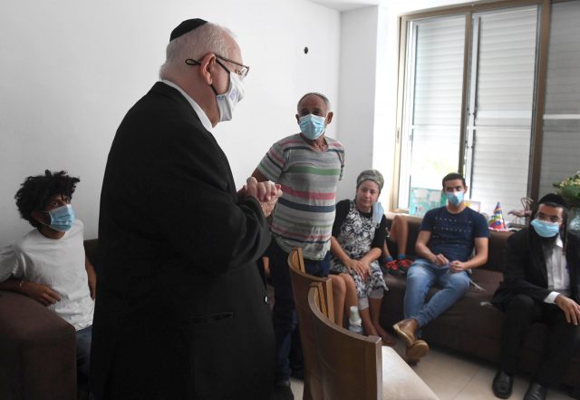הנשיא ריבלין בבית משפחת אוחיון (מארק ניימן לע"ם)