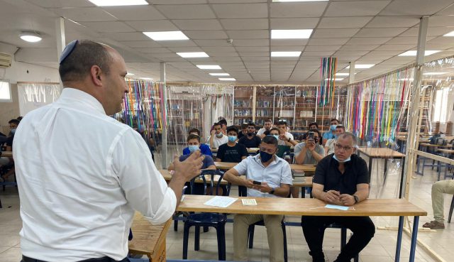 גדלים יחד בפנימיית הישיבה