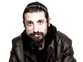 הזמר הדתי לא הועלה לתורה בגלל נטיותיו המיניות