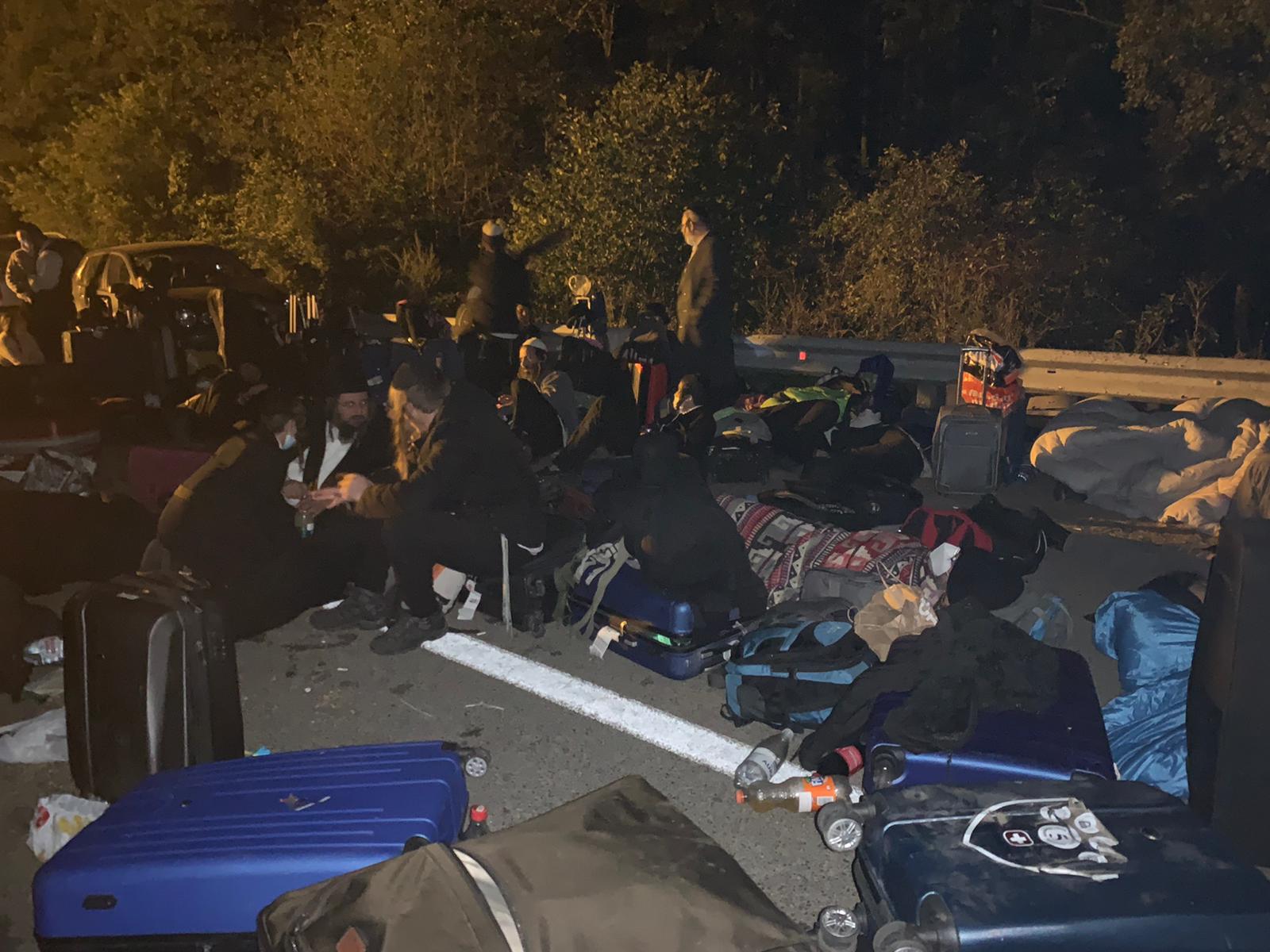 תקועים בדרך לאומן: מאות חסידים חסומים בבלארוס