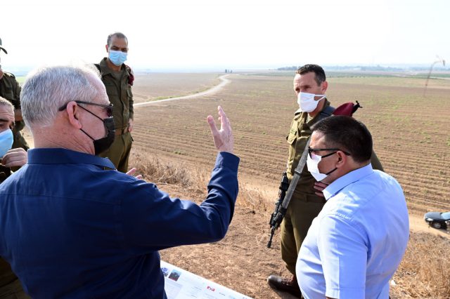 גנץ: "אם חמאס ימשיך בירי – התגובות רק יחריפו"