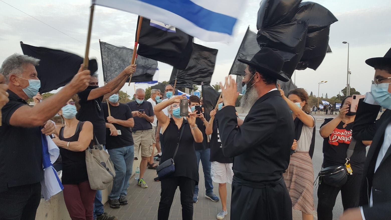 "נתניהו מסית ומשסה בין מתפללים למפגינים"