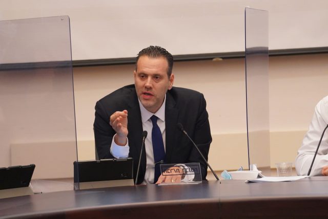 מיקי זוהר בוועדה