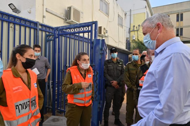 גנץ בבני ברק: כשאתם מסתירים מידע, מישהו נפגע
