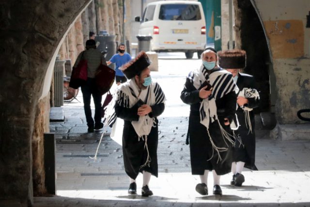 חיים סביב בית המדרש, למצולמים אין קשר לנאמר בכתבה (צילום יוסי זמיר/ פלאש 90)