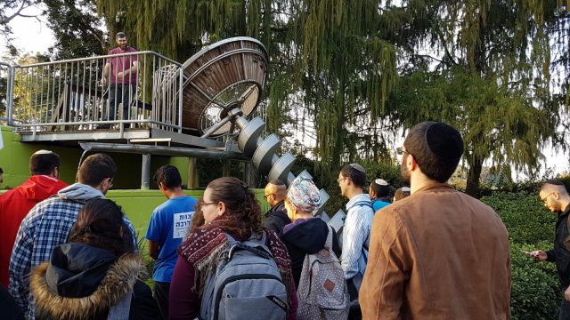 "מערכת החינוך משוועת למורים משמעותיים למדעים"