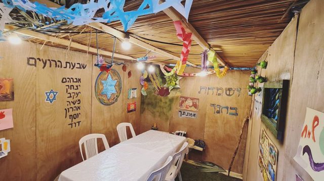 של מי הכי נאה? הצצה לסוכות של הסלבס