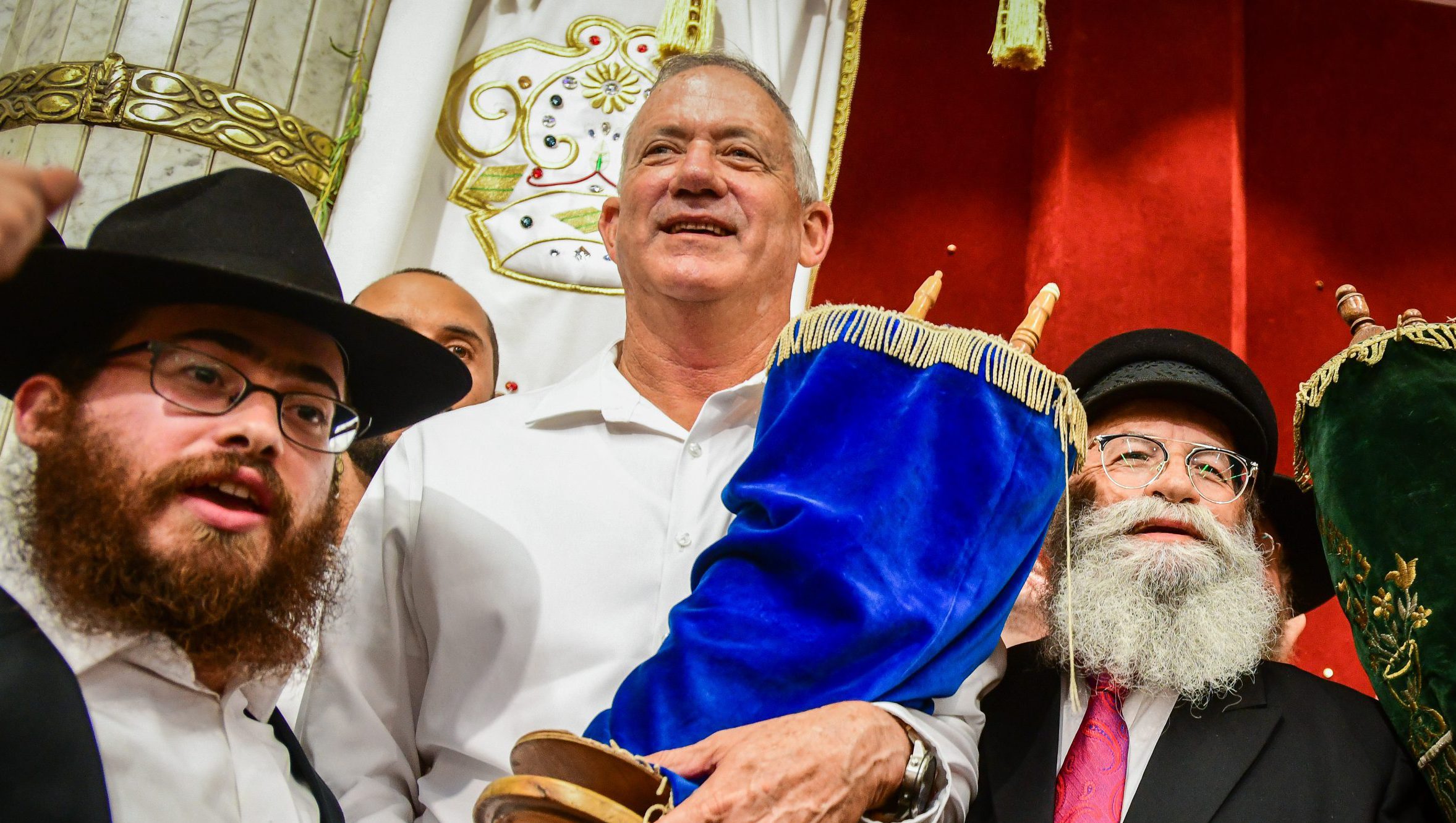 תגבירו ווליום: פלייליסט מיוחד לשמחת תורה• צפו