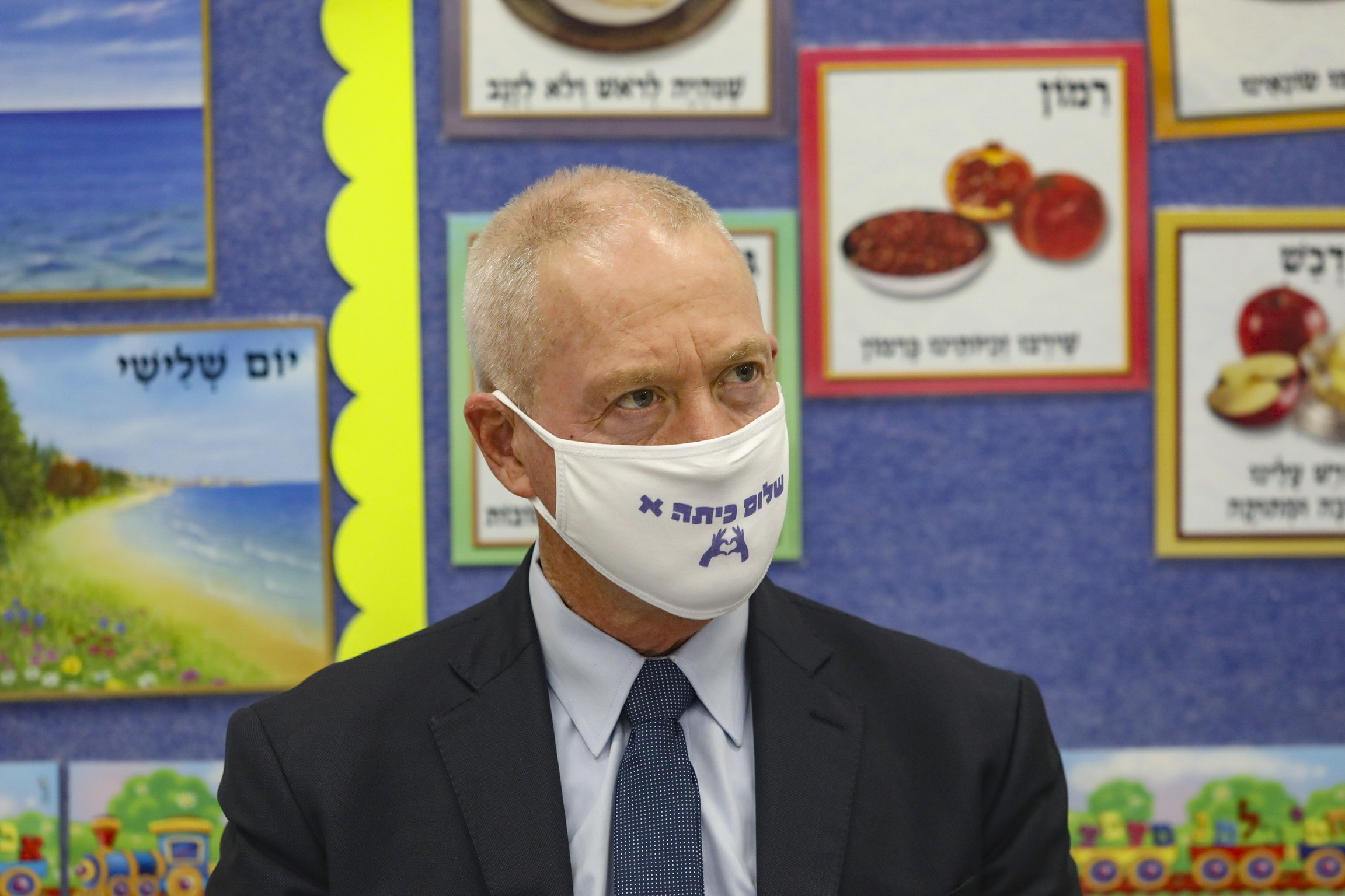 גלנט: לפתוח בתי ספר בכל הארץ, כולל ערים אדומות