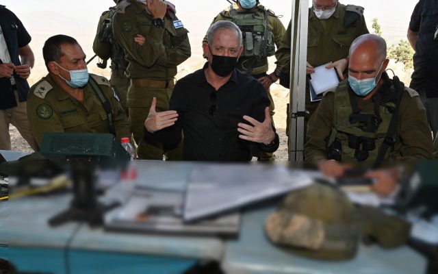 גנץ: "אני שומע בלבנון קולות שמדברים על שלום"