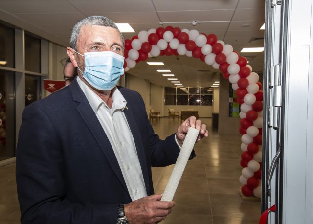 מכללת עזריאלי קבעה מזוזות בבניין המעונות החדש