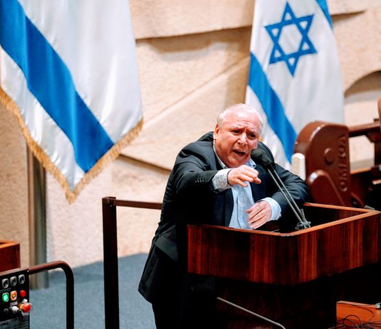 השר אמסלם: יש מלצרים שמרוויחים יותר מנתניהו