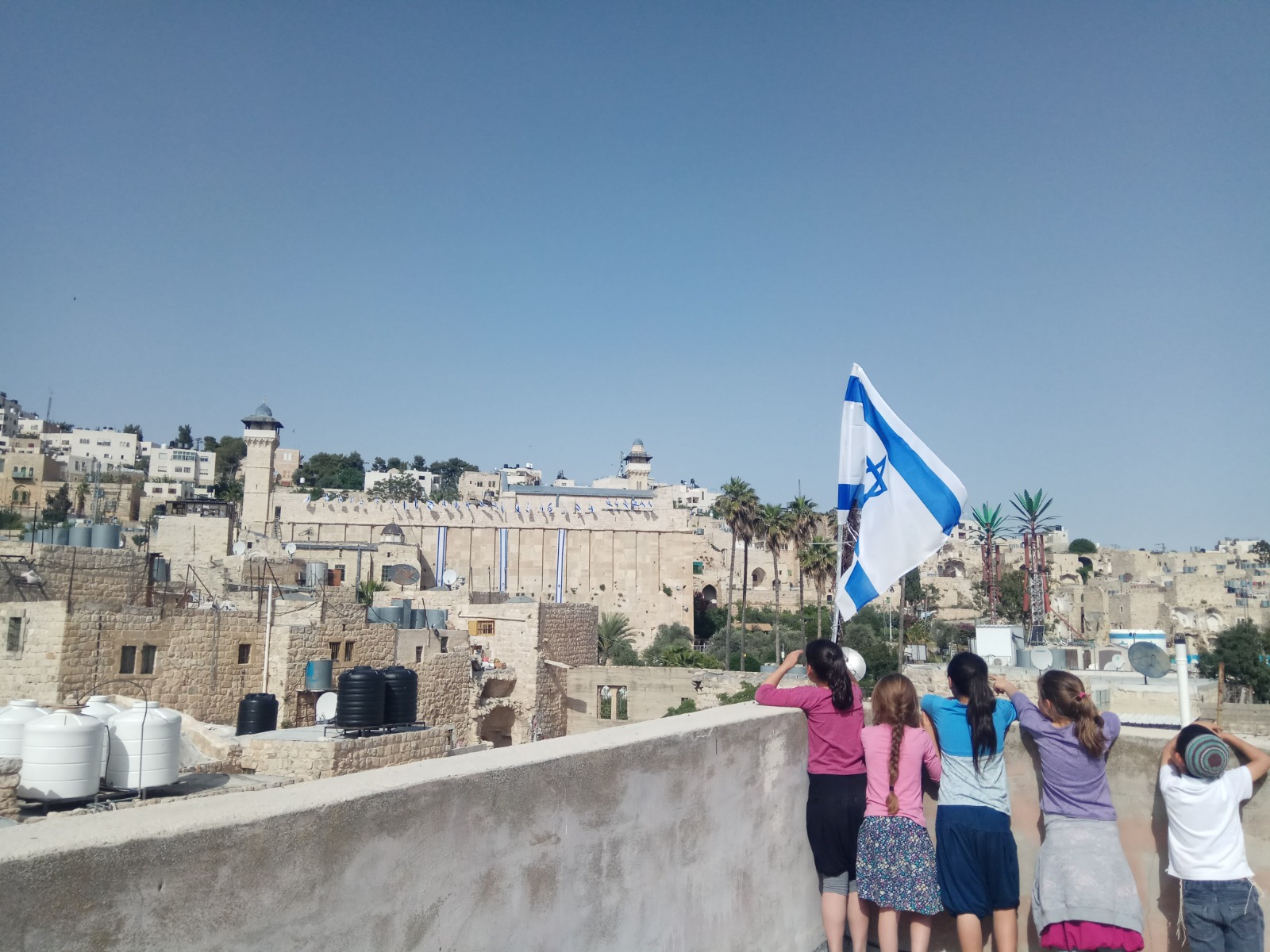 מחבקים מרחוק: בחברון יוצאים בקמפיין גאולת בתים