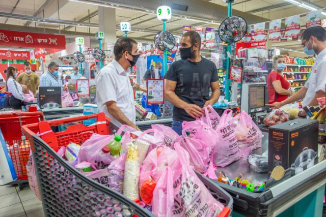 20,000 ש"ח קנס לחנות שלא גבתה 10 אג' על שקית