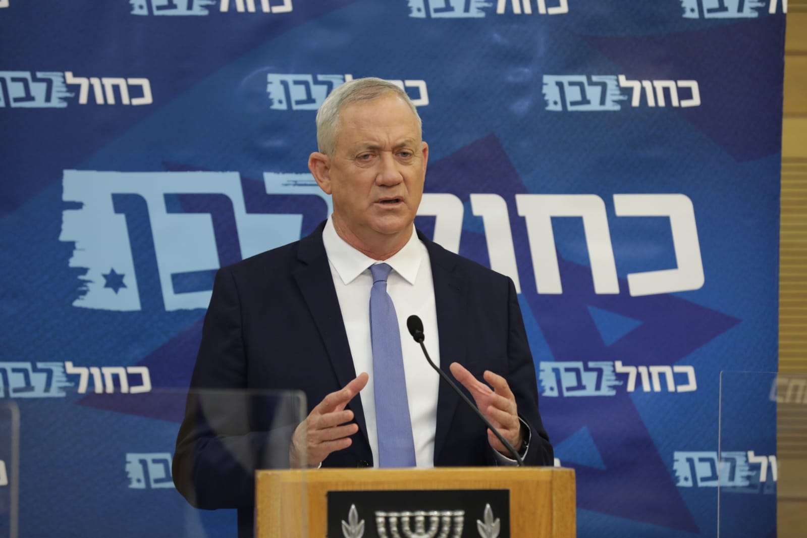 גנץ: "לא נקבל החלטות בלי מידע מלא על החיסונים"