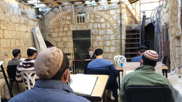 הרב אבינר חזר לישיבה ובירך שהחיינו. צפו בתיעוד