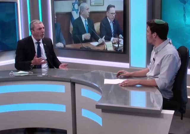 השר פרץ: בצלאל בוא נתמודד, לא הכל זה פוליטיקה