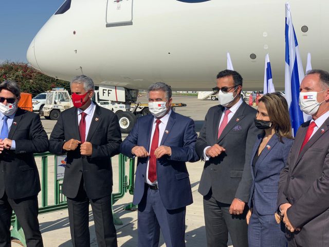 לקראת הסכמים חדשים: המשלחת הבחריינית נחתה