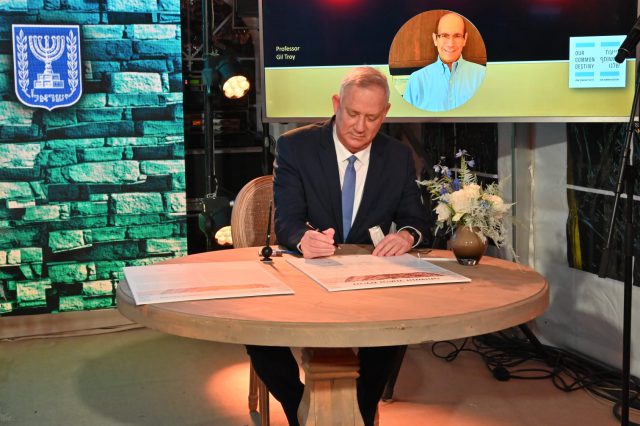 בנט: "בואו לא נשוב אף פעם לחרמות פנימיים"