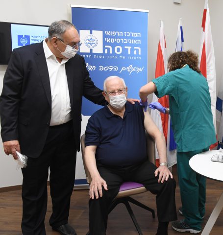 הנשיא ריבלין מקבל חיסון לקורונה (מארק ניימן, לע"ם)