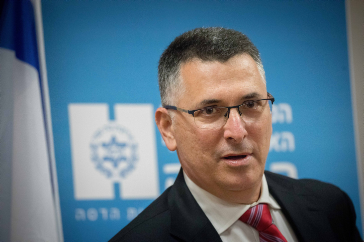 סקר מנדטים: גדעון סער נוסק ונצמד לנתניהו